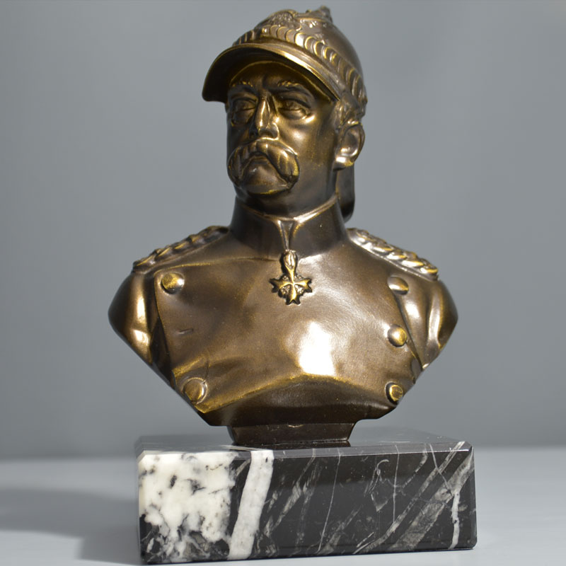 Skulptur oder auch Büste des Otto von Bismarck mit Sockel für eine Gravur