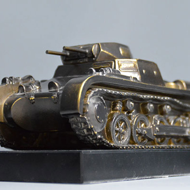 Exklusive Figur eines deutschen Panzers in einem aufwendigen Design zum Beispiel als Geschenk oder Deko inklusive einer Gravur