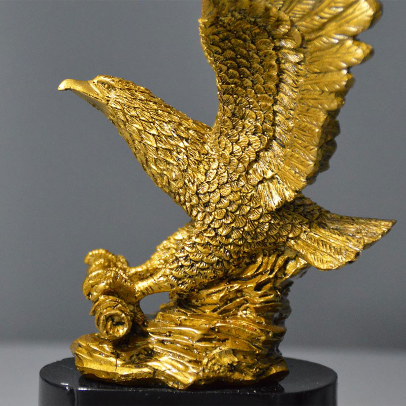 Figur eines Adlers als Trophäe oder Auszeichnung inklusive Widmung mit Individualgravur