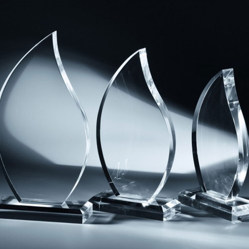 Formschöne Acryl Glas Trophäe Flamme als Pokal oder Geschenk mit Stil für höchste Anerkennung inkl. Lasergravur
