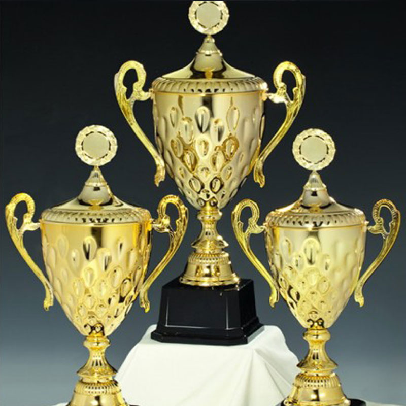 Goldener Pokal Picolina als wunderschöne Trophäe für Ihren Sieger mit individueller Wunschgravur
