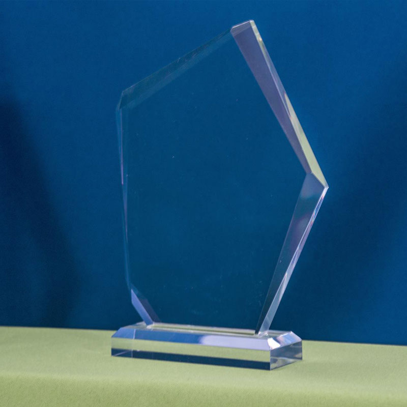 Jadeglas Pokal Glasfels für eine Gravur nach Ihren Wünschen