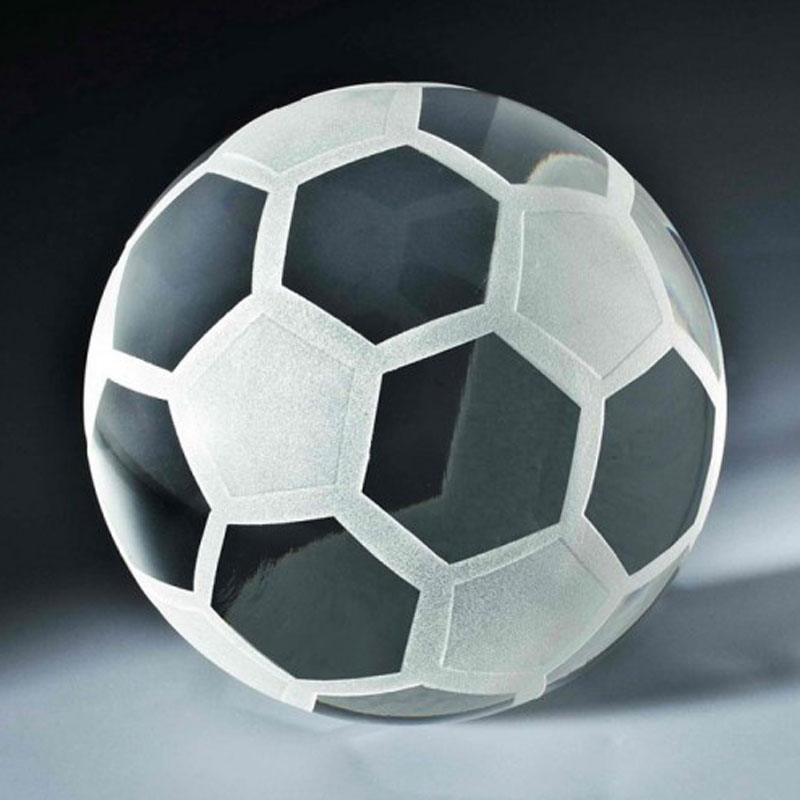 Kristallglas Deko Kugel Fußball ist das besonders sportliche Geschenk statt eines Glaspokals