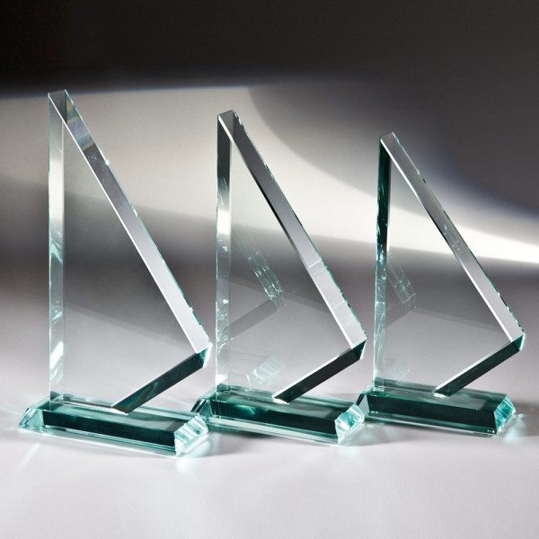 Dreieckige Glastrophäe Modern