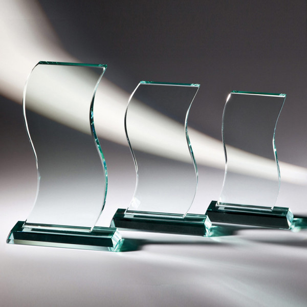 Geschwungene Glastrophäe Swing